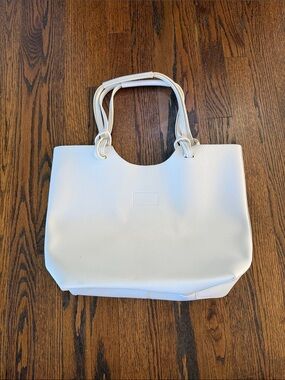 Neiman Marcus Women’s White Tote with Knotted Double Handles
